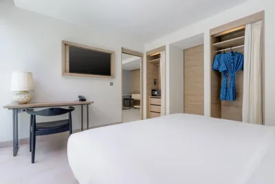 One-Bedroom Suite mit Poolzugang — AtEase Phuket Patong